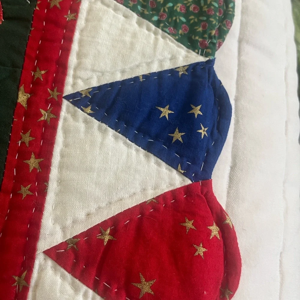 HANDMADE Angel Praying Choir Festive QUILT Scalloped Edges HOLIDAY CHRISTMAS Tre